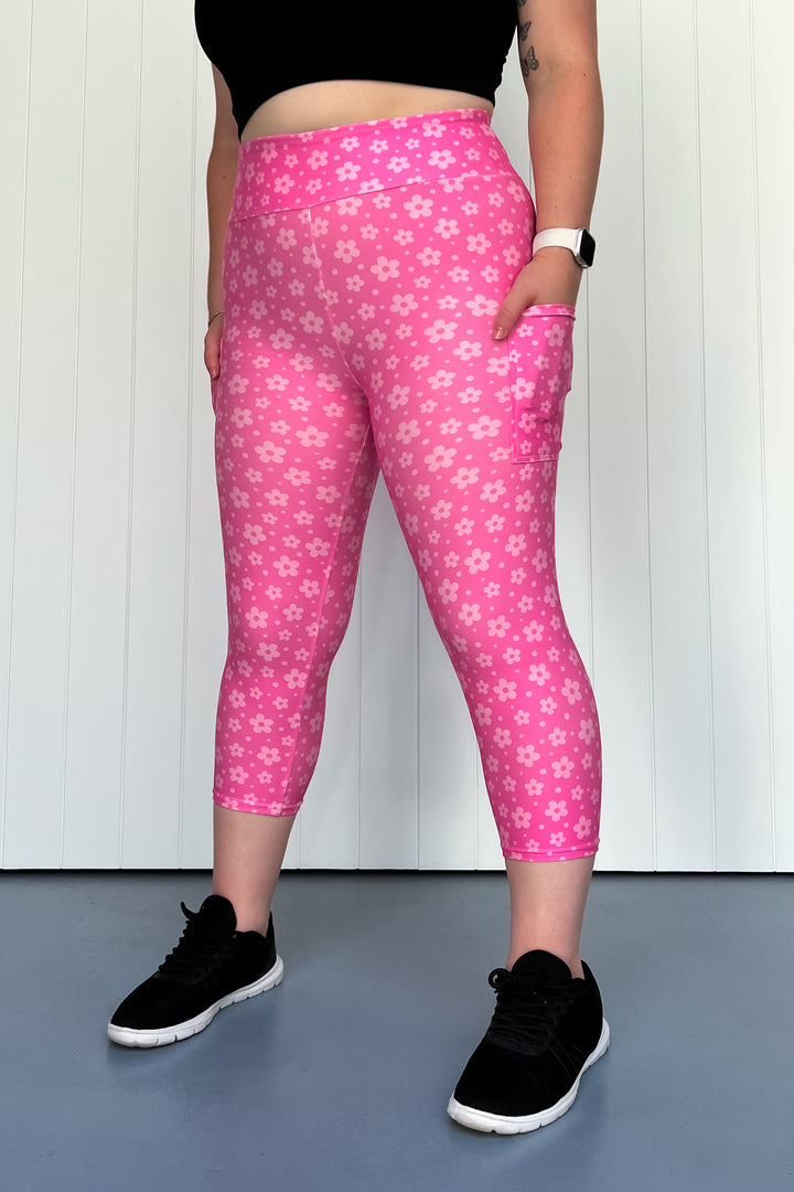 Pink Daisy Confetti - Casual - Capri Leggings - Pockets