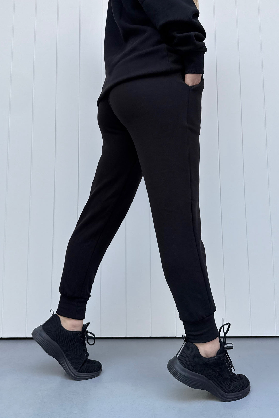 Black - Fleece Joggers - Pockets