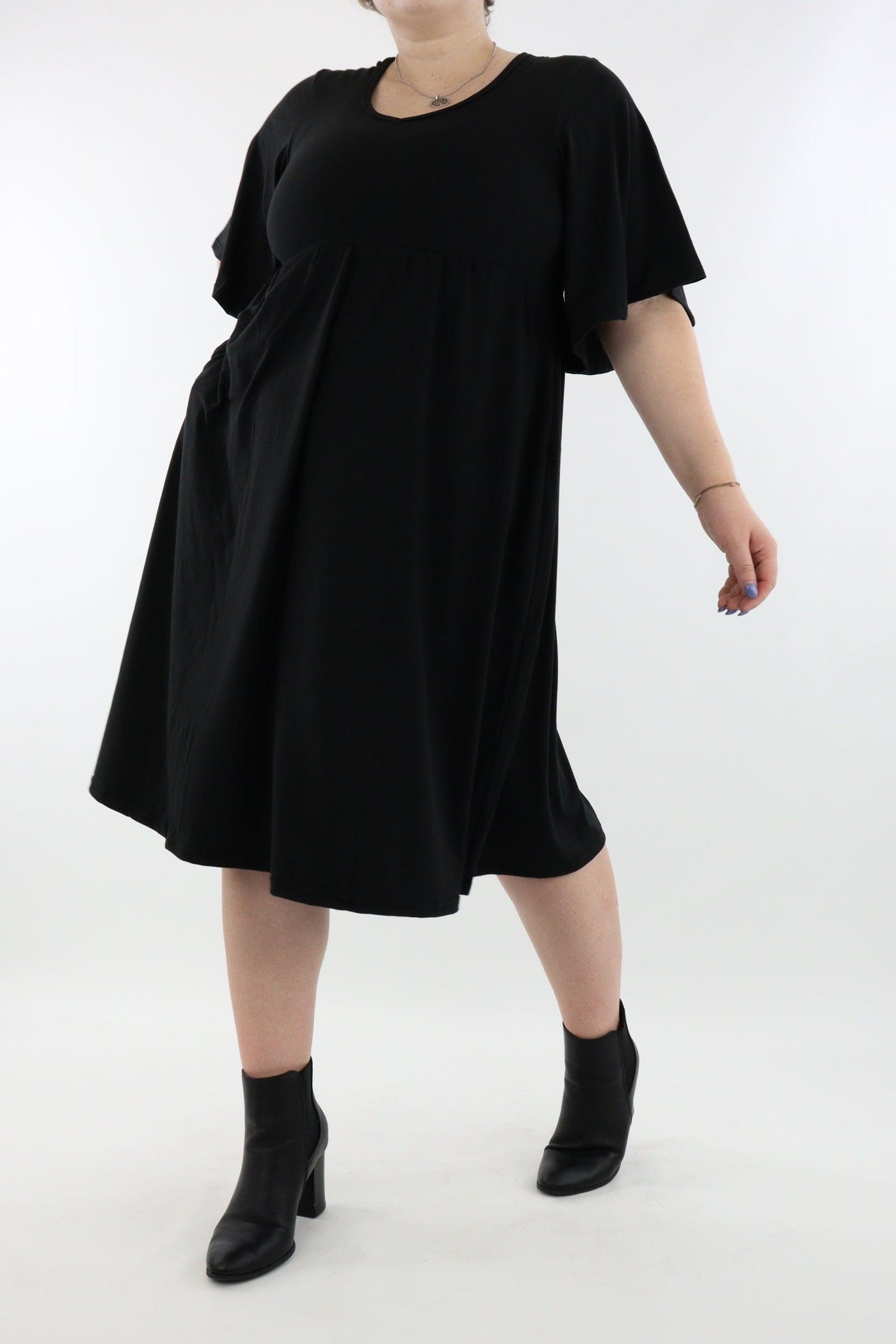 Black - Midi Length Dress - Mid Sleeve - Pockets - Pawlie