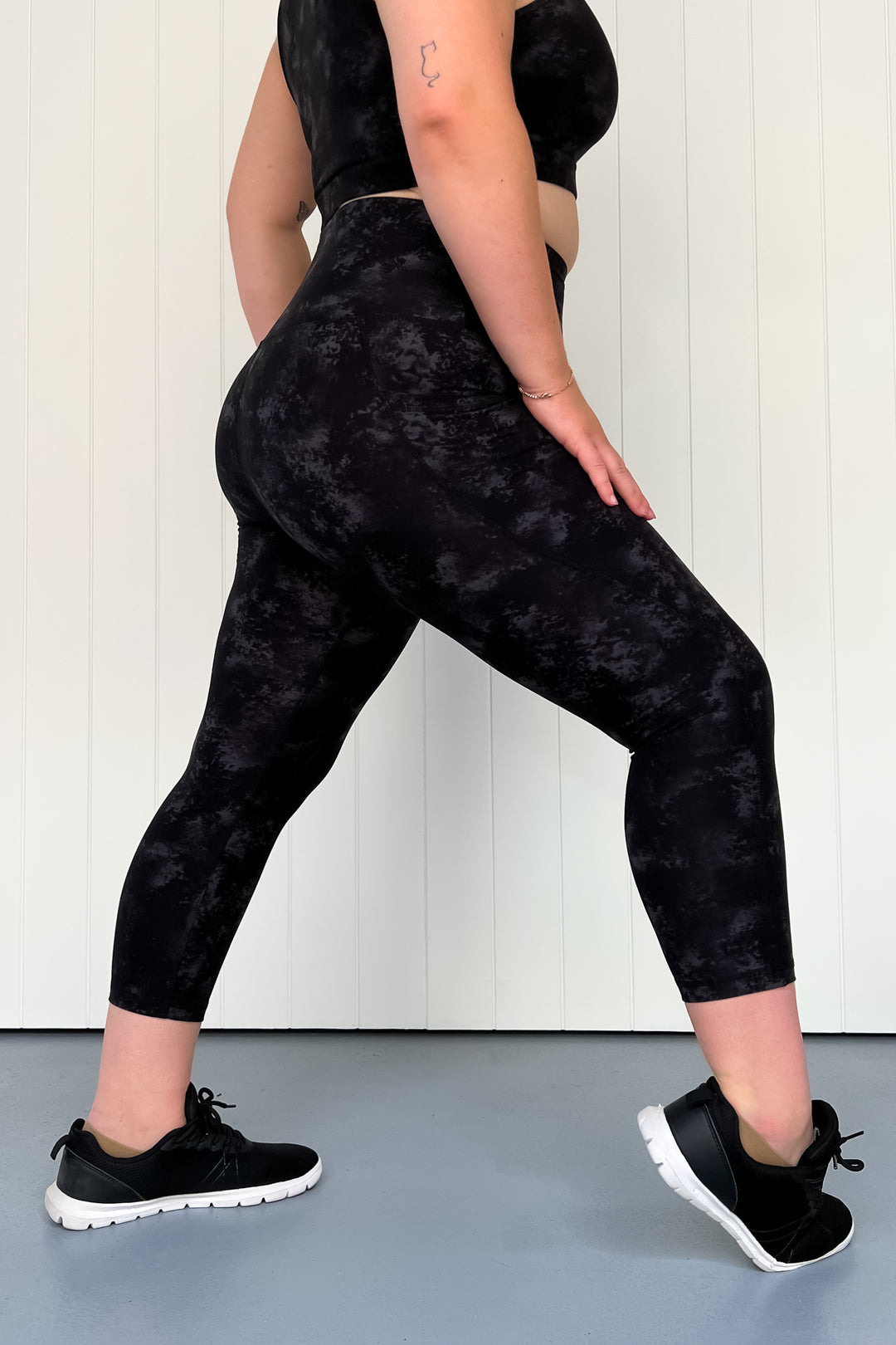 Inky - Leg Pockets - Capri Leggings - Hybrid 2.0