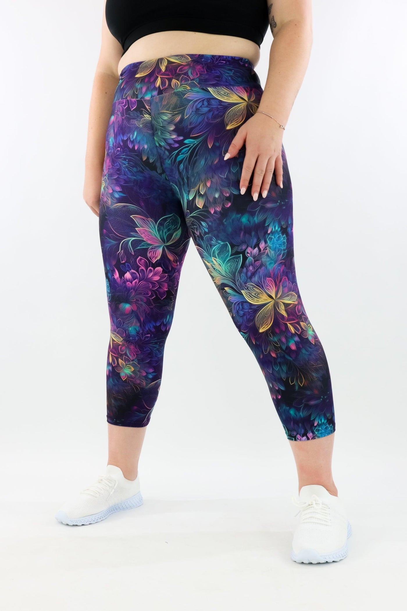 Spectral Garden - Casual - Capri Leggings