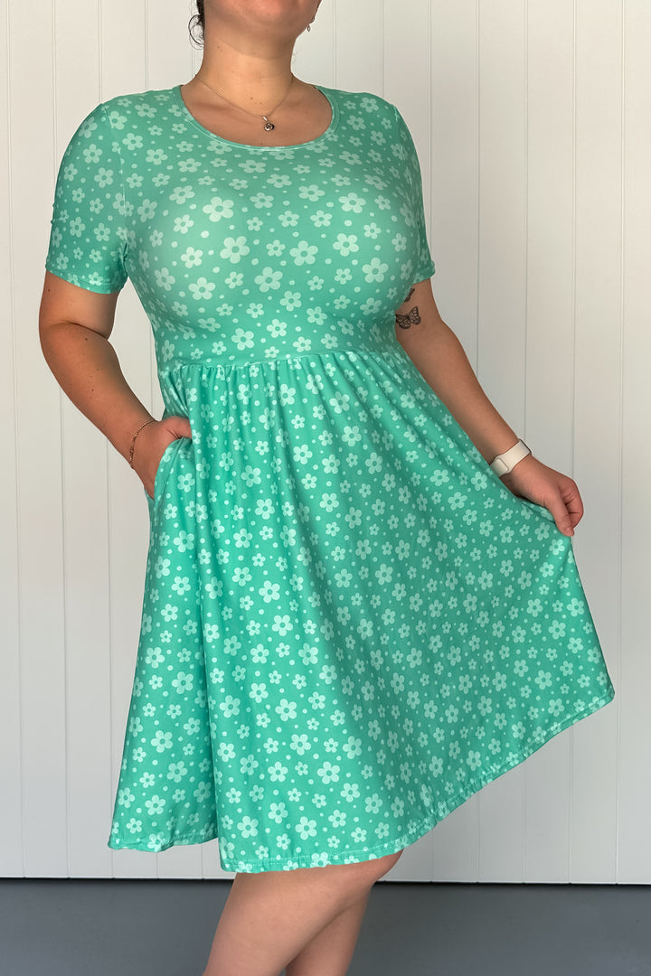 Turquiose Daisy Confetti - Knee Length Dress - Short Sleeve - Pockets