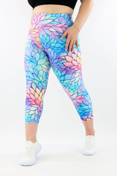 Pastel Lotus - Casual - Capri Leggings