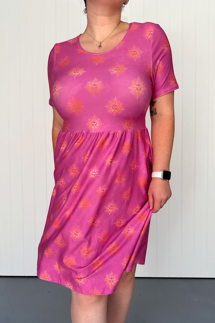 Sun-Kissed Magenta - Knee Length Dress - Short Sleeve - Pockets