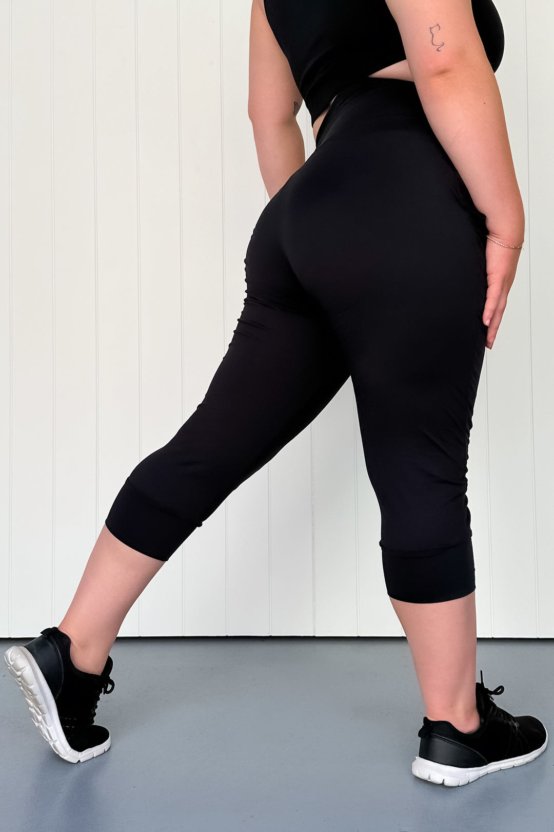 Black - Capri Joggers - Pockets