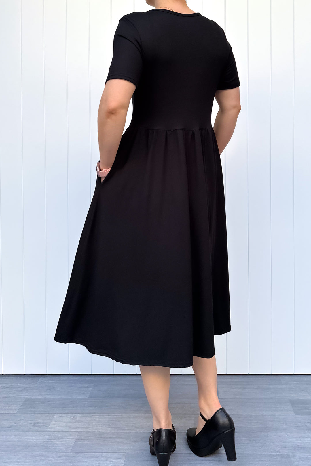 Black - Midi Dress - Short Sleeve - Pockets