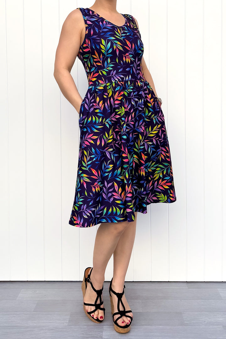 Glow Vine - Sleeveless Knee Length Dress - Side Pockets