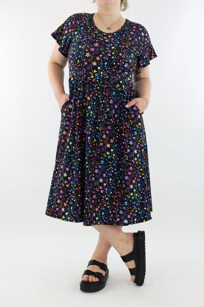 Little Leaves - A-Line Dress - Midi Length - Side Pockets - Pawlie