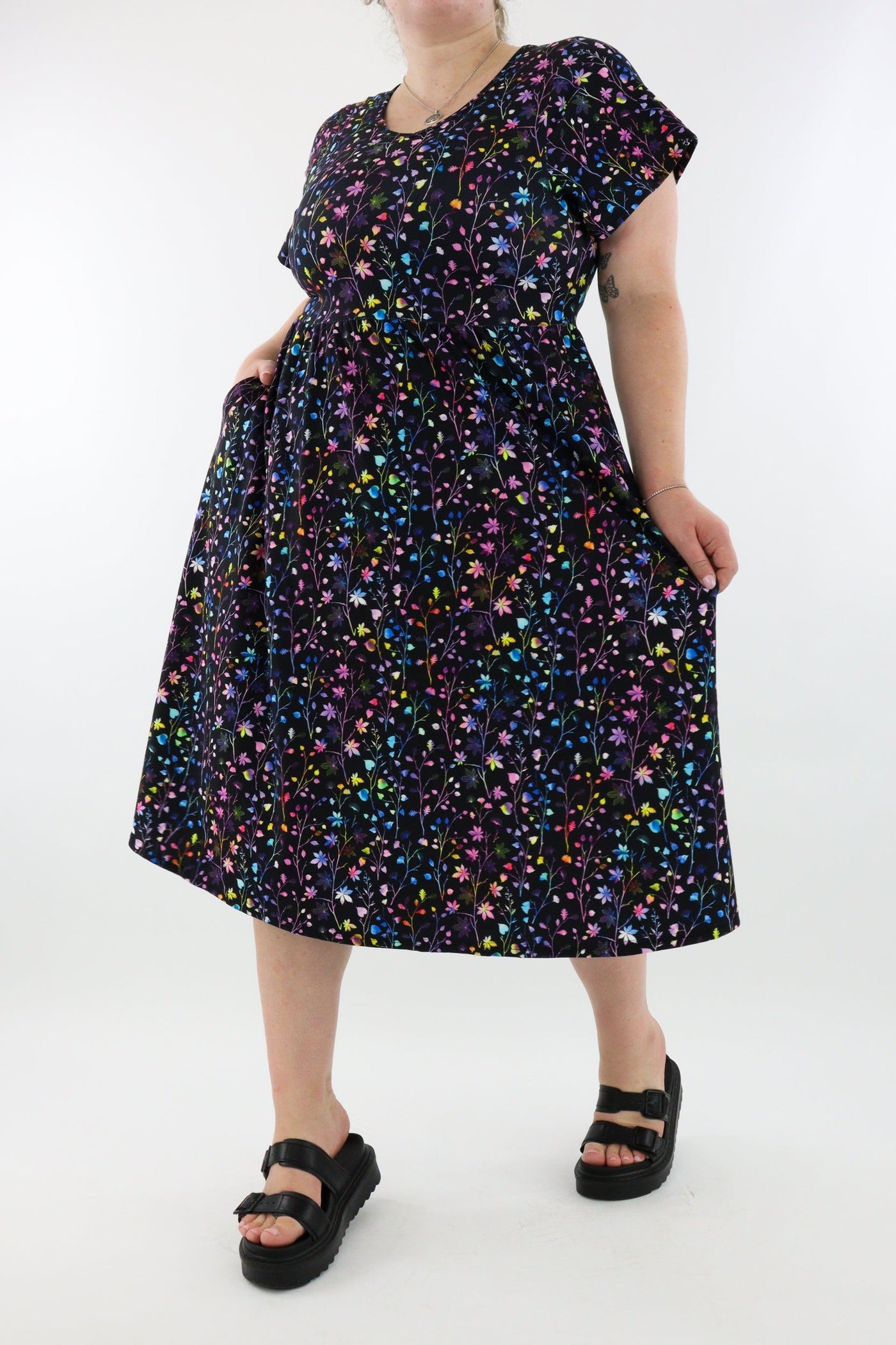 Little Leaves - A-Line Dress - Midi Length - Side Pockets - Pawlie