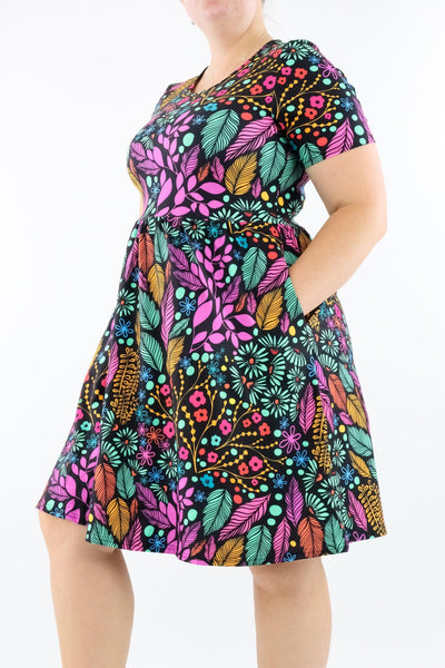 Avant-Gardist - Short Sleeve Skater Dress - Knee Length - Side Pockets - Pawlie