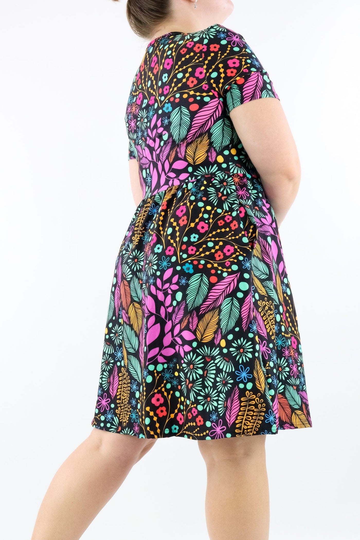 Avant-Gardist - Short Sleeve Skater Dress - Knee Length - Side Pockets - Pawlie