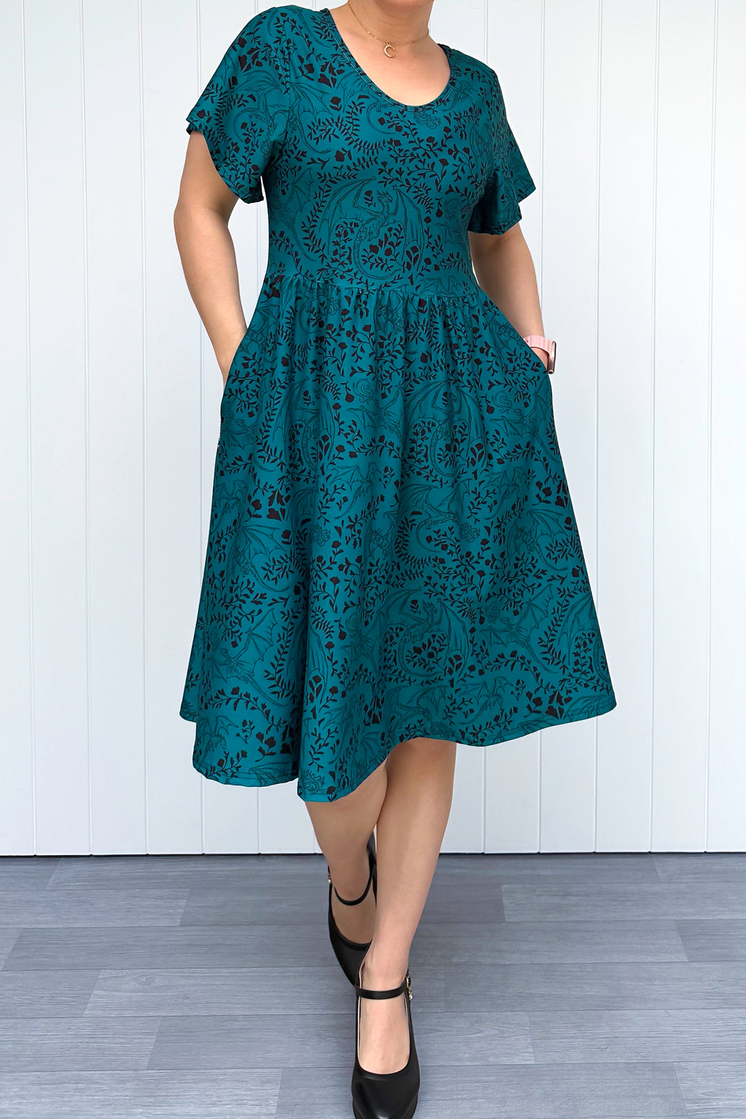 Dragon Oasis - Knee Length Dress - Flutter Sleeve - Pockets