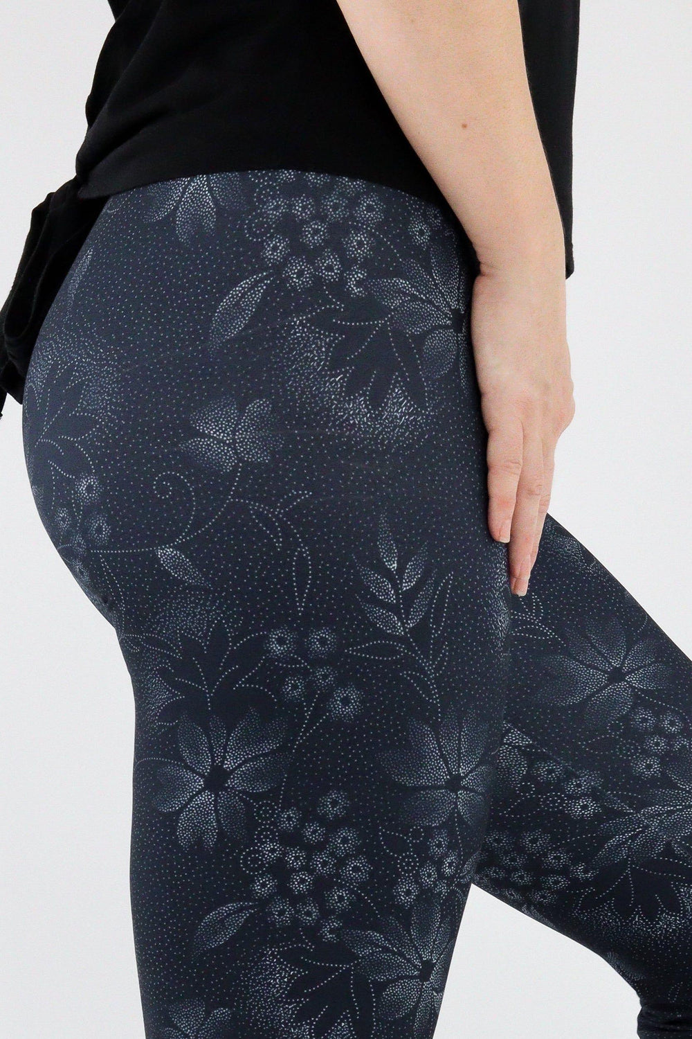 Dotted Flowers - Casual - Capri Leggings Casual Capri Leggings Pawlie   